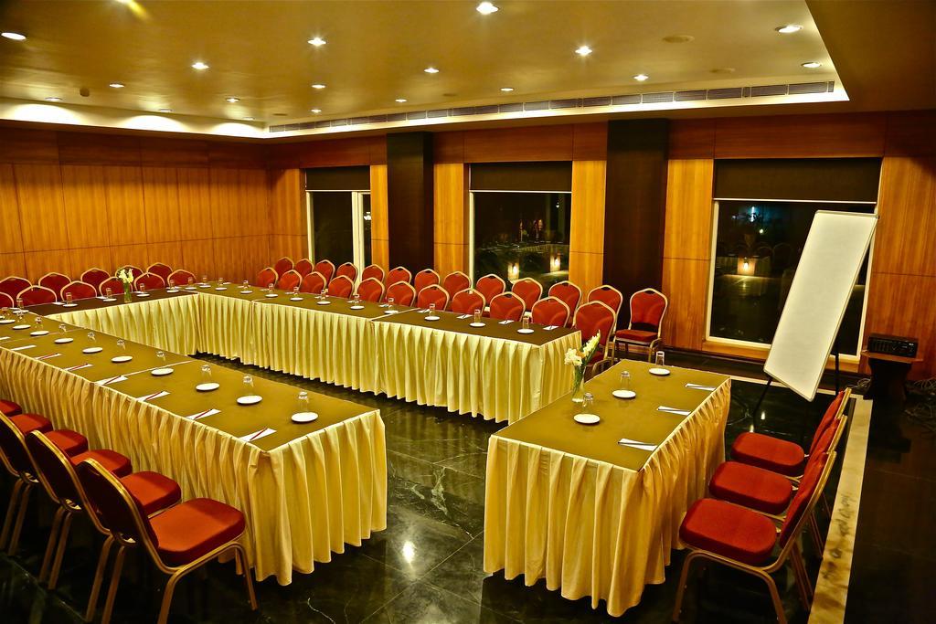 La Franklin Hotel Бхубанешвар Екстериор снимка