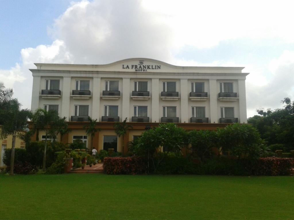 La Franklin Hotel Бхубанешвар Екстериор снимка