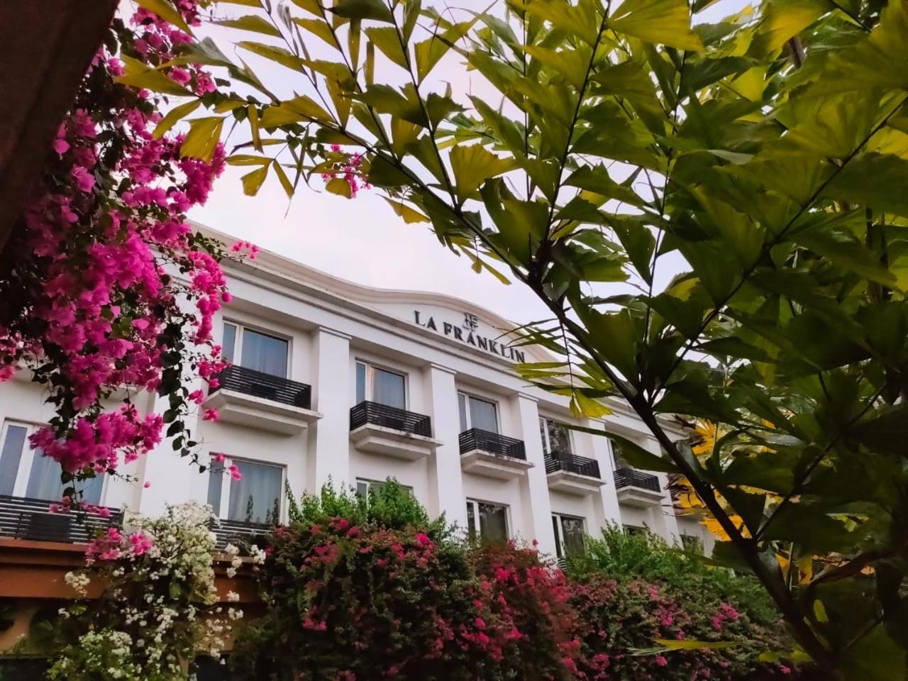La Franklin Hotel Бхубанешвар Екстериор снимка