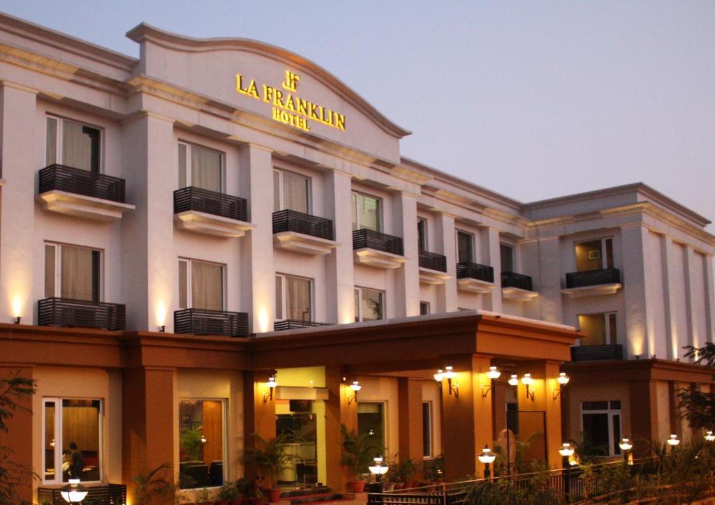 La Franklin Hotel Бхубанешвар Екстериор снимка