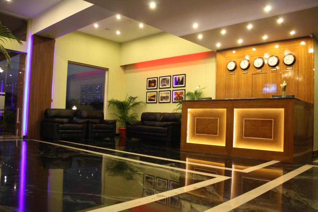 La Franklin Hotel Бхубанешвар Екстериор снимка